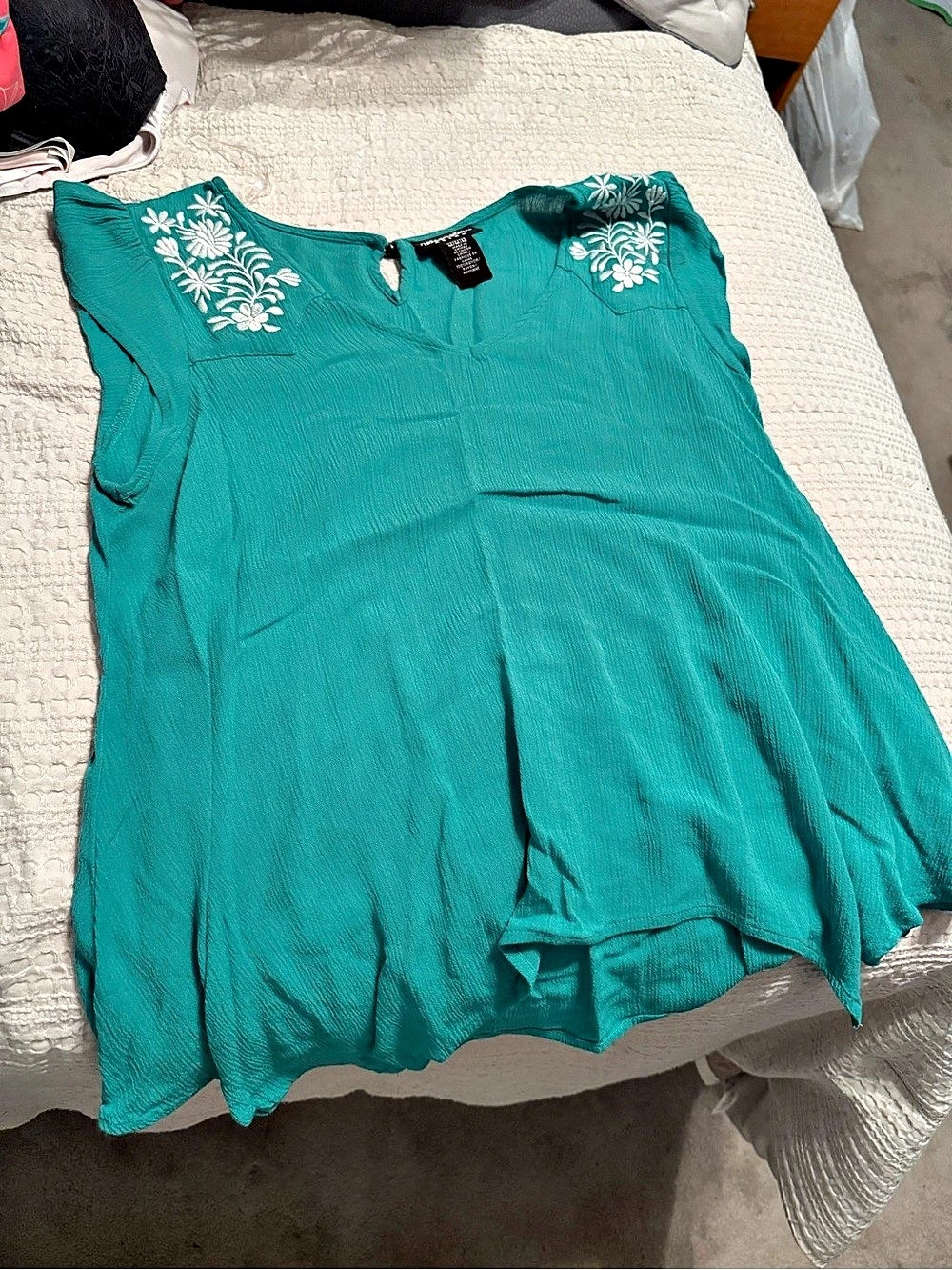 XOXO Floral Embroidered Tunic in Green